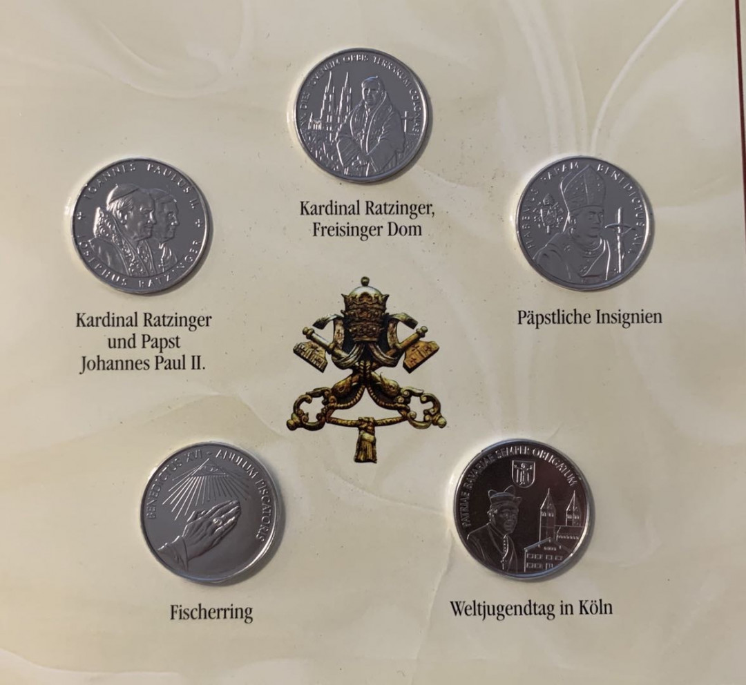 紫瑗钱币—微拍第78期  索马里 2006年 教皇访问 1元 共5枚 原厂卡装