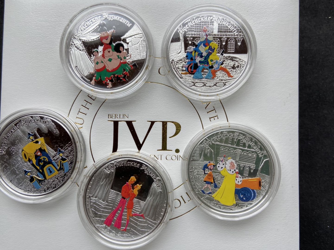 【币观天下】第112期钱币拍卖～  库克2011年25元，5盎司，世界最著名童话—格林童话《不莱梅(镇)的音乐家》人物全集，亮光彩色5枚完整大全套装精制纪念银币