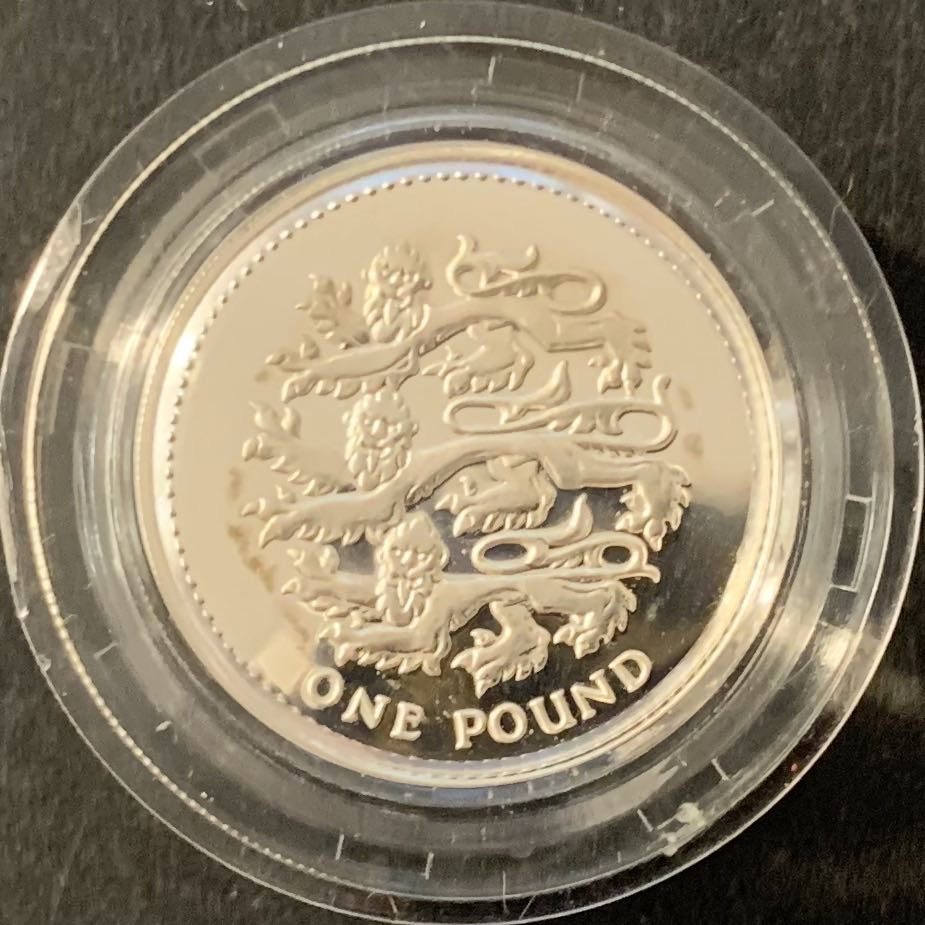 紫瑗钱币—微拍第78期  英国 1997年 英格兰盾徽 1磅 加厚 银币 19克 0.925银 精制 原盒证书