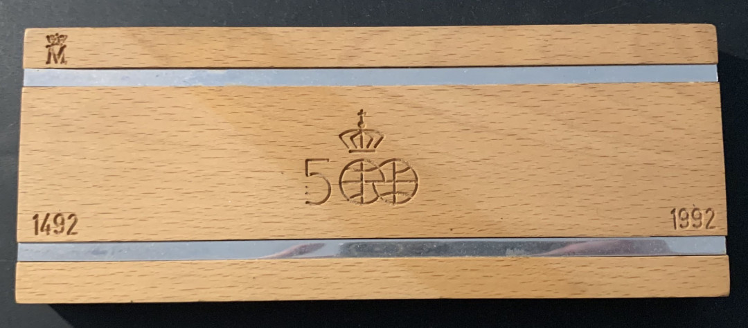 紫瑗钱币—微拍第78期  西班牙 1989年 发现美洲大陆 100 200 500 1000 2000比塞塔 共52.3克 0.925银 精制 原盒