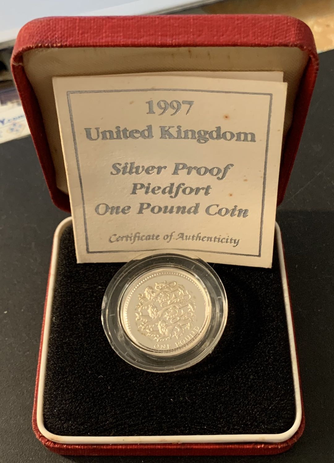 紫瑗钱币—微拍第78期  英国 1997年 英格兰盾徽 1磅 加厚 银币 19克 0.925银 精制 原盒证书