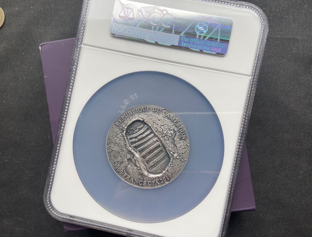【币观天下】第112期钱币拍卖～ 【喀麦隆】喀麦隆登月3oz仿古高浮雕大银币【蓝标ngc70】