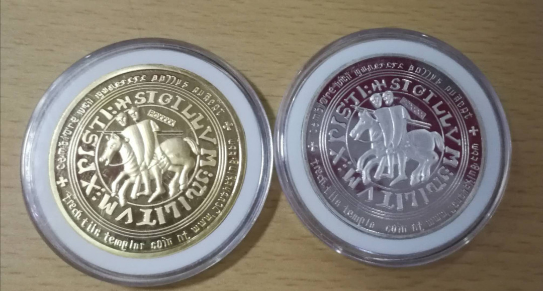 北京马甸外币专卖第十二期拍卖，非贵金属硬币专场。陆续上新，欢迎关注 美国镀金镀银纪念章一对，品相如图