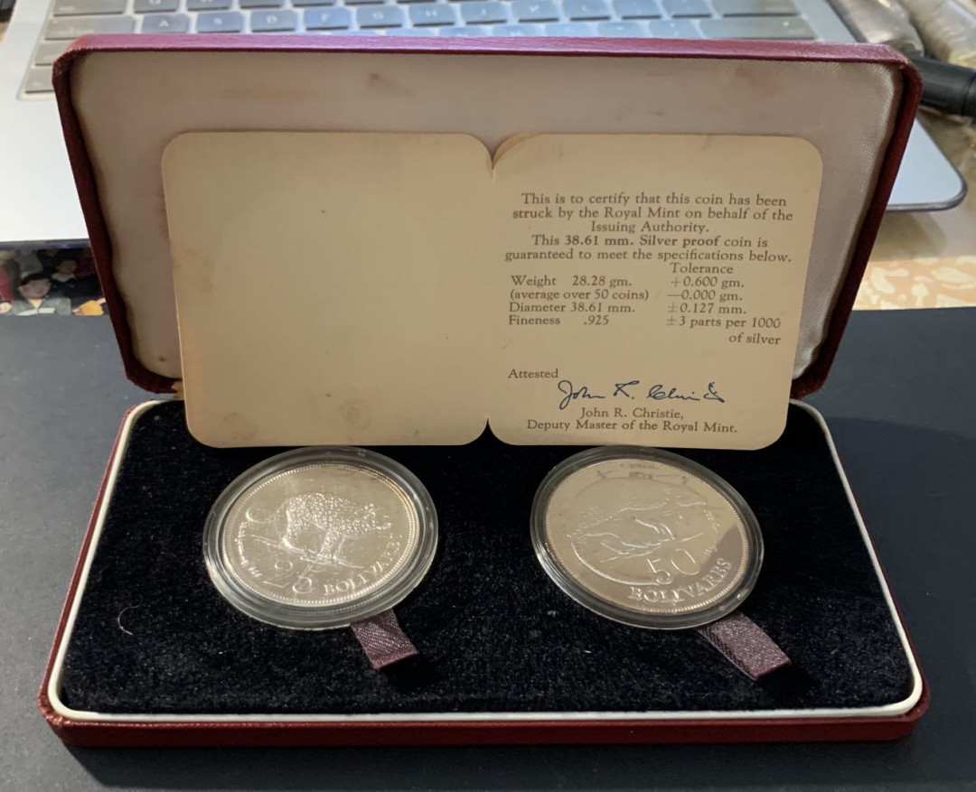 紫瑗钱币—微拍第78期  委内瑞拉 1975年 雪豹 穿山甲 25 50玻璃瓦尔 共63.28克 0.925银 精制 原盒证书 少