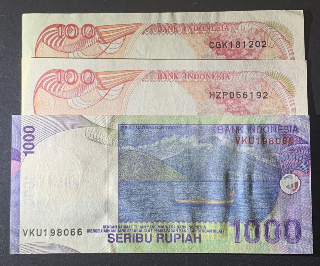紫瑗钱币—微拍第81期—纸币场 印度尼西亚 1992年 100 1000卢比 3枚一组 UNC