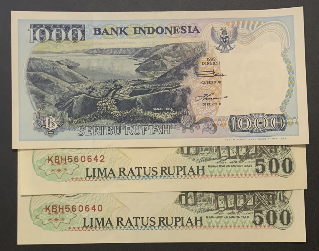 紫瑗钱币—微拍第81期—纸币场 印度尼西亚 1992年 500 1000卢比 3枚一组 500 UNC 1000 AU品