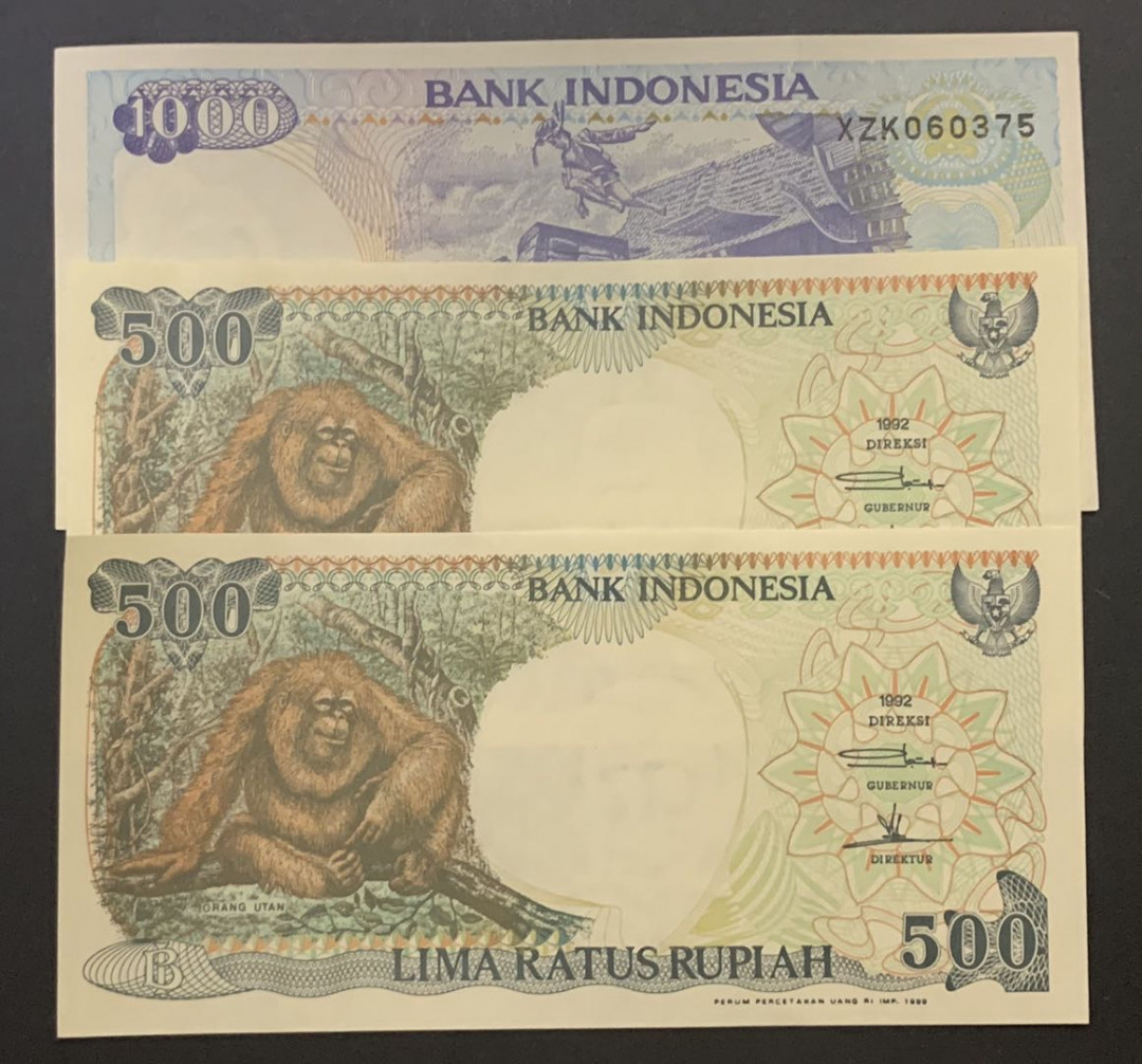 紫瑗钱币—微拍第81期—纸币场 印度尼西亚 1992年 500 1000卢比 3枚一组 500 UNC 1000 AU品