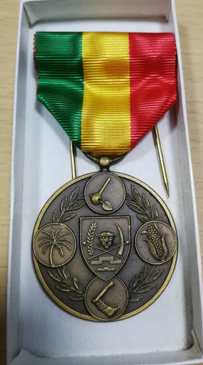 北京马甸外币专卖第十六期拍卖，徽章专场。陆续上新，欢迎关注 - 扎伊尔奖章，品相如图