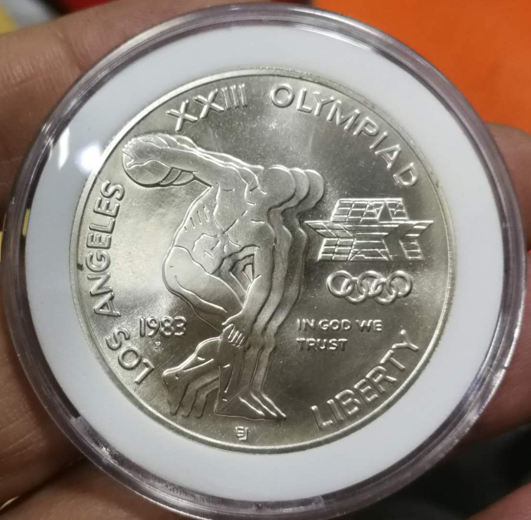 北京马甸外币专卖拍卖第十三期，陆续上新欢迎关注 1983年美国（获奖币）洛杉矶奥运会纪念银币，重26.4克。90银，品相如图