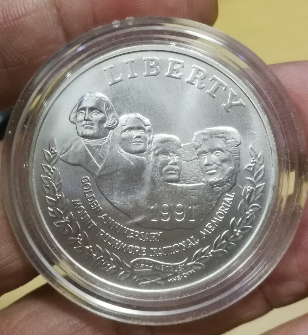 北京马甸外币专卖拍卖第十三期，陆续上新欢迎关注 1991年美国总统山银币，重26.4克，90银，品相如图