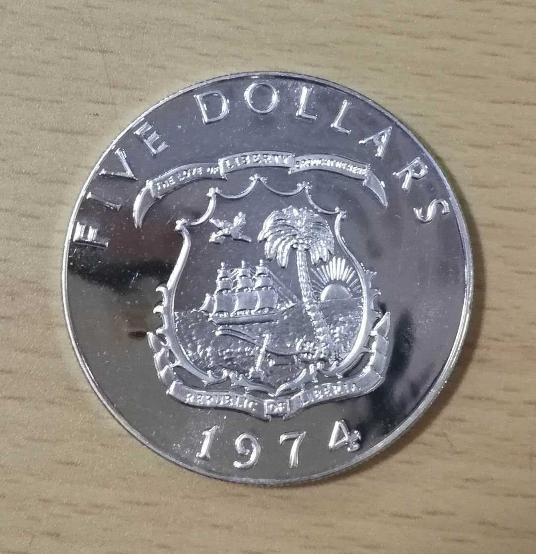 北京马甸外币专卖拍卖第十三期，陆续上新欢迎关注 1974年利比里亚动物大象大型银币，重34.1克，90银，42mm。品相如图