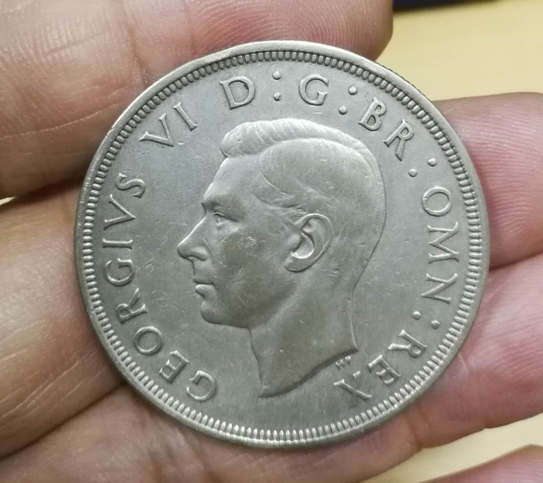 北京马甸外币专卖拍卖第十三期，陆续上新欢迎关注 1937年英国乔六克郎银币，重28.28克，50银，品相如图