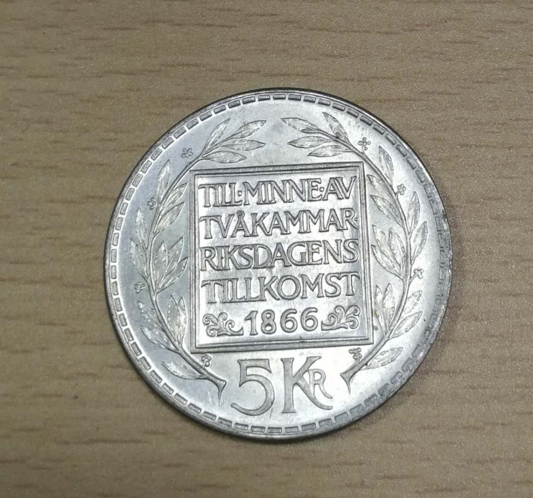 北京马甸外币专卖拍卖第十三期，陆续上新欢迎关注 1966年瑞典银币，重18克，40银。品相如图