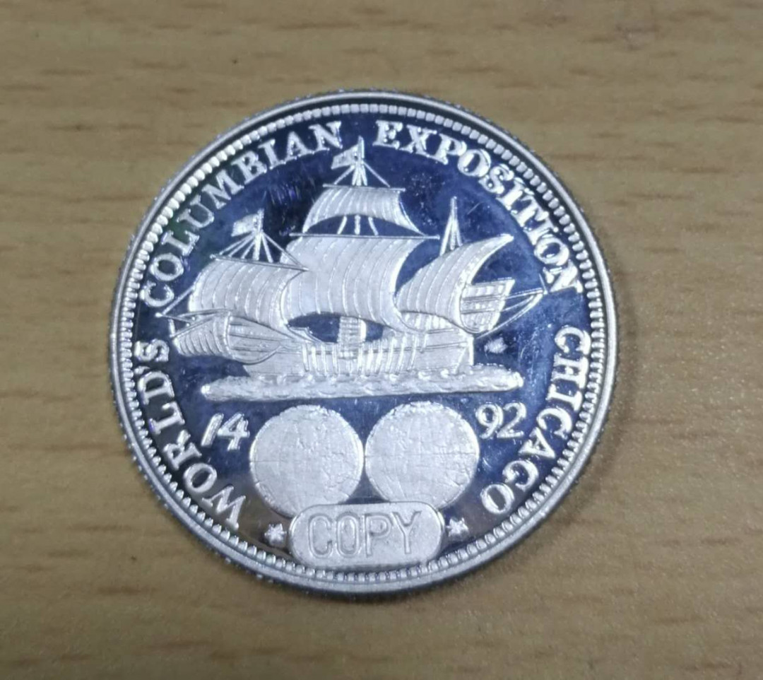 北京马甸外币专卖拍卖第十三期，陆续上新欢迎关注 1892年美国哥伦布纪念银币复制版，重15.7克，90银，品相如图