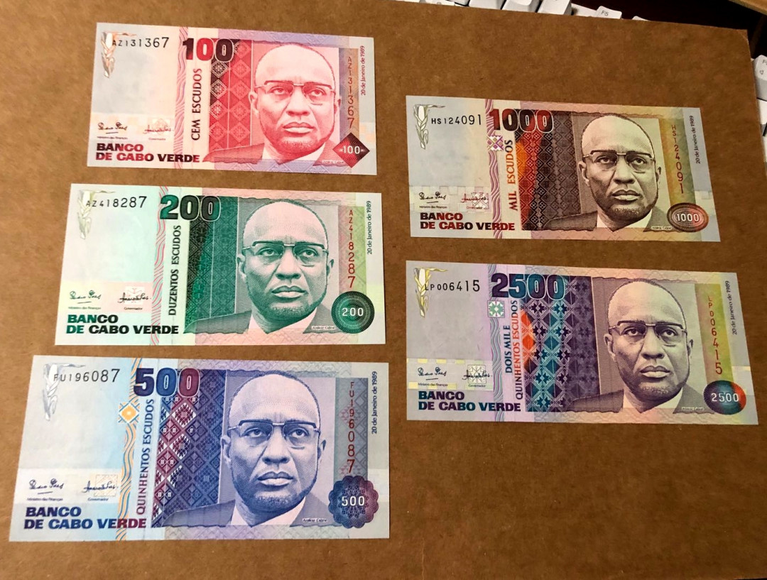 【收藏联盟】第151期拍卖——奥运精神（共60拍） 【一组5张全套】佛得角 1989年100~2500埃斯库多全新UNC 雕刻版非常漂亮