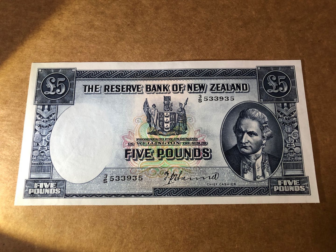 【收藏联盟】第151期拍卖——奥运精神（共60拍） 【a版非常稀少——PMG64都是唯一冠军分了】新西兰1967年 5镑 p160a  UNC- 非常见d版 