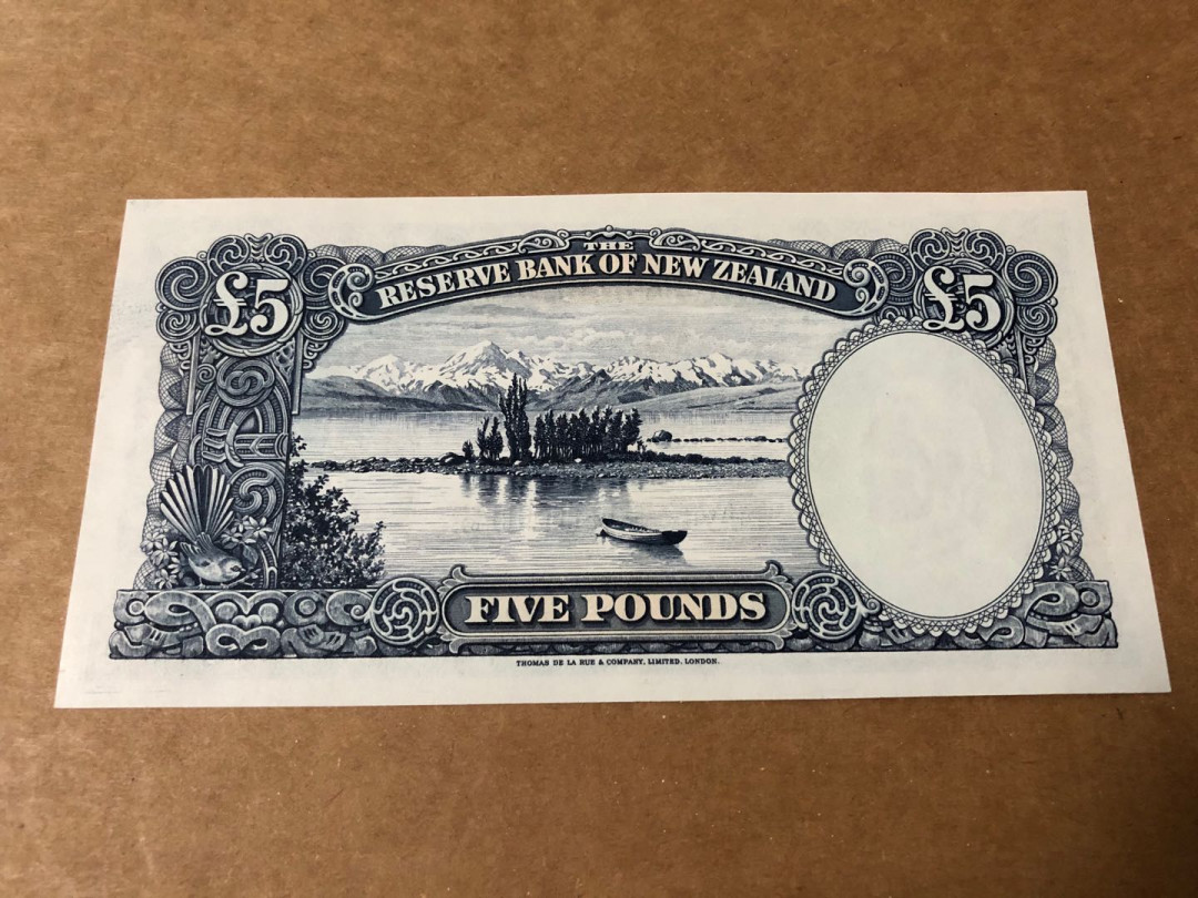 【收藏联盟】第151期拍卖——奥运精神（共60拍） 【a版非常稀少——PMG64都是唯一冠军分了】新西兰1967年 5镑 p160a  UNC- 非常见d版 