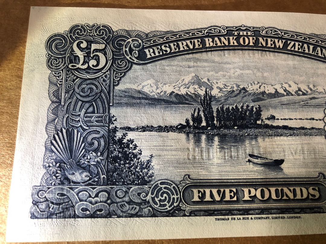 【收藏联盟】第151期拍卖——奥运精神（共60拍） 【a版非常稀少——PMG64都是唯一冠军分了】新西兰1967年 5镑 p160a  UNC- 非常见d版 