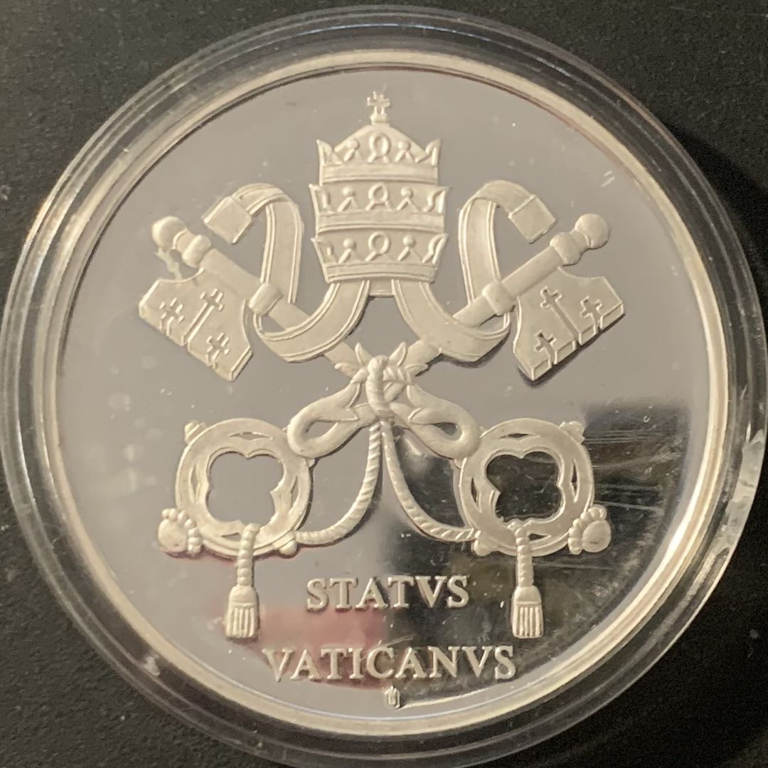 紫瑗钱币—微拍第84期  梵蒂冈 2005年 教皇16世 纪念银章 彩色章 28.5克 0.925银