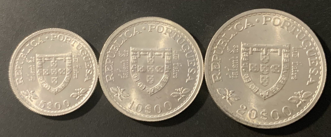 紫瑗钱币—微拍第84期  葡萄牙 1960年 亨利王子500周年  5 10 20埃斯库多 三枚一套 共40.5克 0.835银 UNC