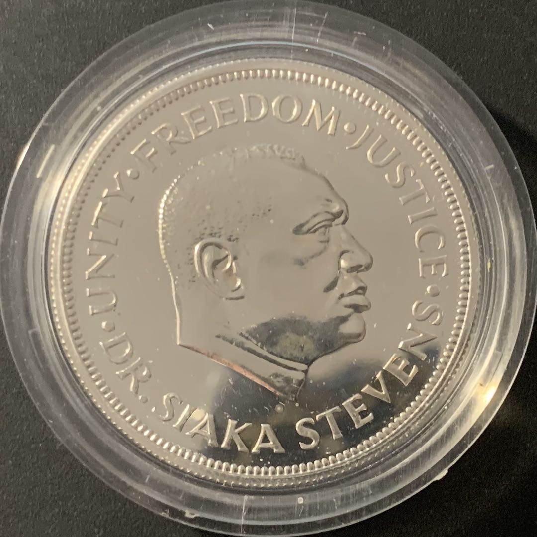 紫瑗钱币—微拍第84期  塞拉利昂 1974年 国家银行10周年 1利昂 28.28克 0.925银 精制