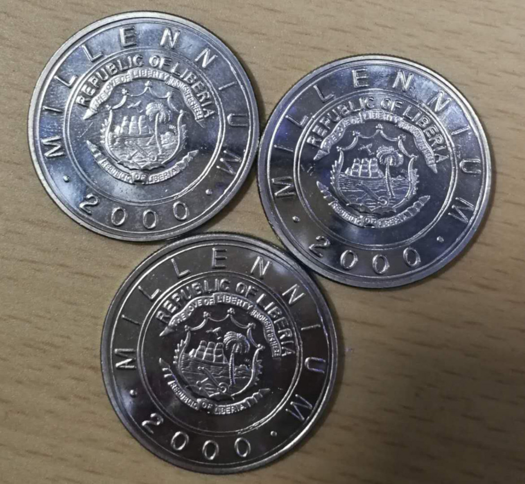 北京马甸外币专卖拍卖第十四期，非贵金属硬币专场，陆续上新，欢迎关注 2000年利比里亚吉祥，如意，富贵三枚龙纪念币，品相如图
