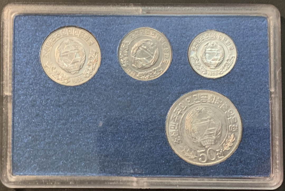 紫瑗钱币—微拍第84期  朝鲜 第一版 流通币 双星 4枚套 原厂盒