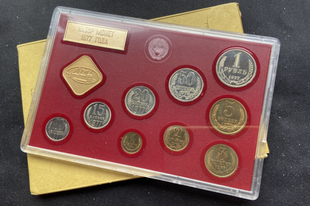 【币观天下】第113期钱币拍卖 【苏联】1977年套币+章