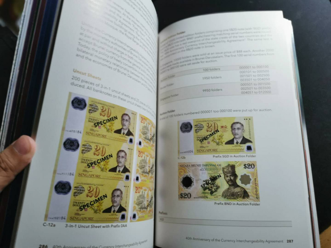 【鲸贝乐淘】千字文·第“荣业所基，籍甚无竟”号拍卖 【新加坡纸币图录】全彩铜版纸，中英文对照图录，300多页，特别好的收藏工具书，9.8品