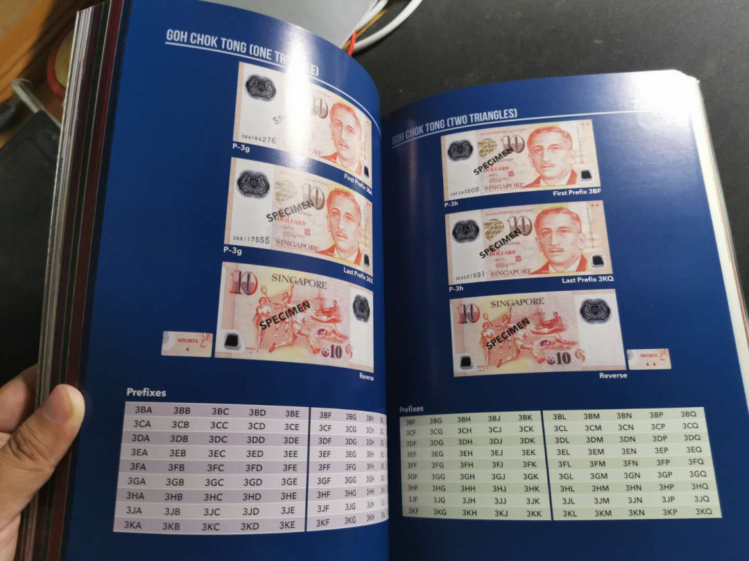 【鲸贝乐淘】千字文·第“荣业所基，籍甚无竟”号拍卖 【新加坡纸币图录】全彩铜版纸，中英文对照图录，300多页，特别好的收藏工具书，9.8品