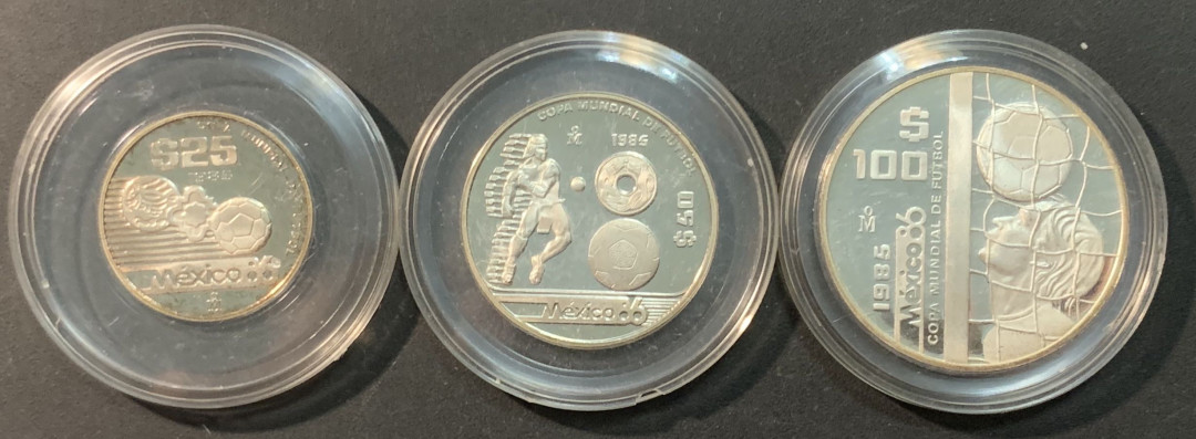 紫瑗钱币—微拍第85期  墨西哥 1985年 86墨西哥世界杯 第二组 25 50 100比索 3枚一组  共57.86克 0.925银 精制