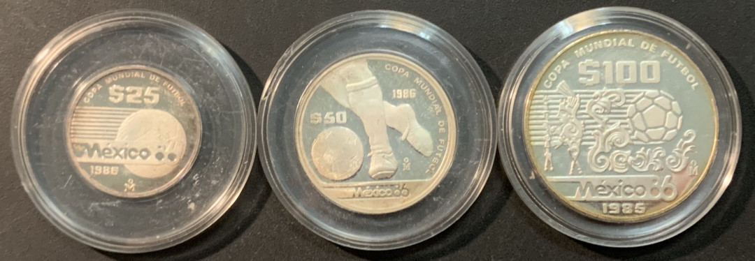 紫瑗钱币—微拍第85期  墨西哥 1985年 86墨西哥世界杯 第一组 25 50 100比索 3枚一组  共57.86克 0.925银 精制