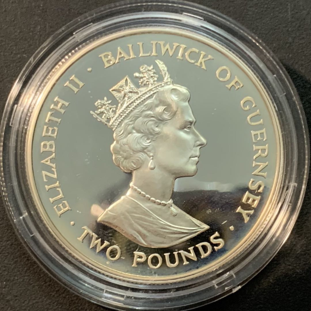 紫瑗钱币—微拍第85期  根西岛 1997年 世界野生的动物基金会WWF 天蛾 2磅 28.28克 0.925银 精制 带证书