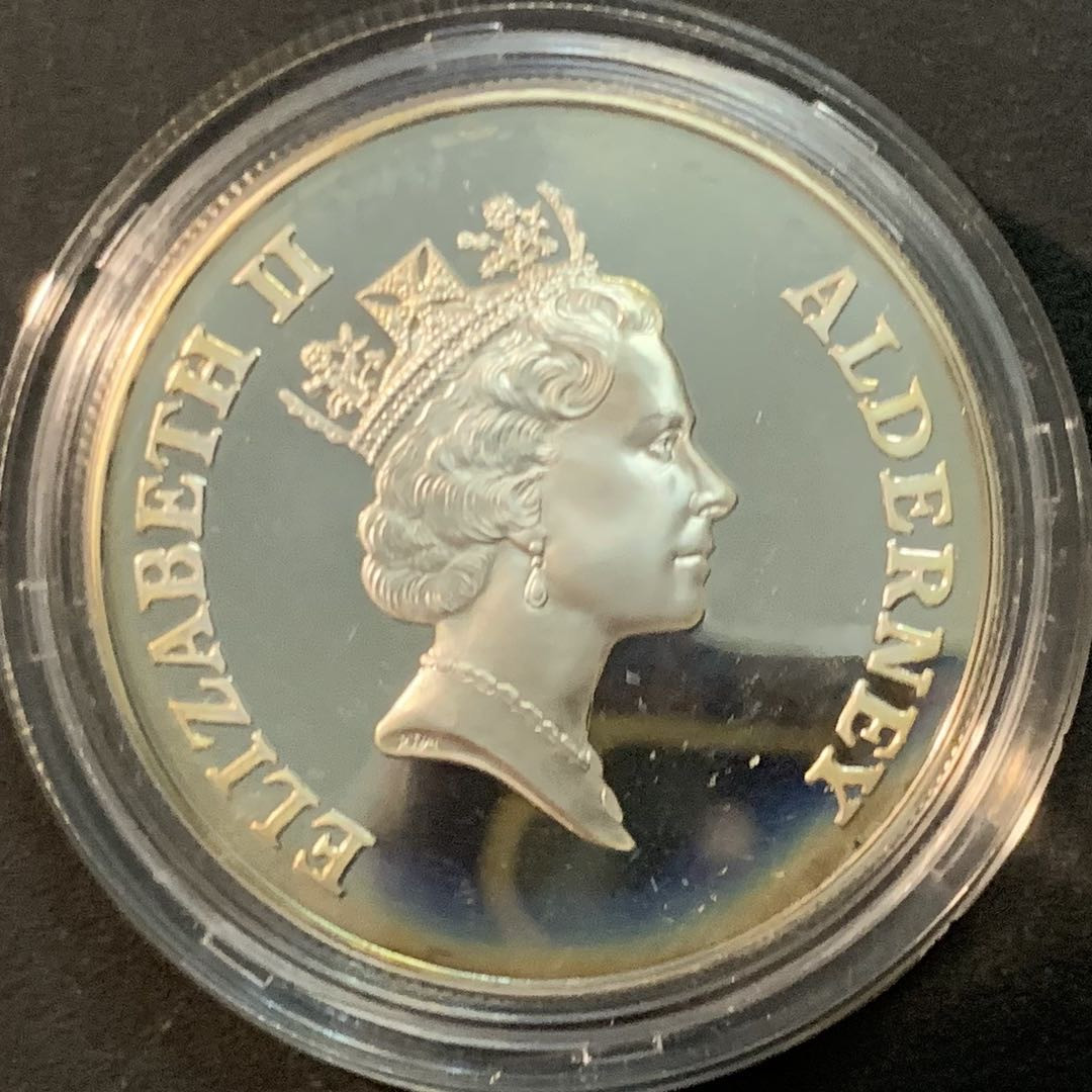 紫瑗钱币—微拍第85期  奥尔德尼 1997年 世界野生动物基金会WWF 海雀 2磅 28.28克 0.925银 精制 带证书