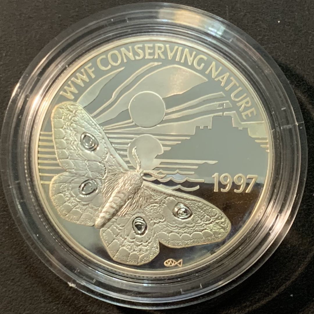 紫瑗钱币—微拍第85期  根西岛 1997年 世界野生的动物基金会WWF 天蛾 2磅 28.28克 0.925银 精制 带证书