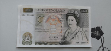【收藏联盟】第153期拍卖——圣书之美（共55拍） 【一组2张连号】英国 D序列50镑 Gill签名 UNC- 女王纸币
