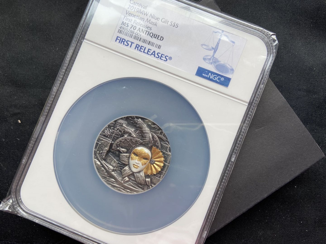 【币观天下】第114期钱币拍卖 【纽埃】纽埃高浮雕系列镀金银币-威尼斯面具【蓝标ngc70】
