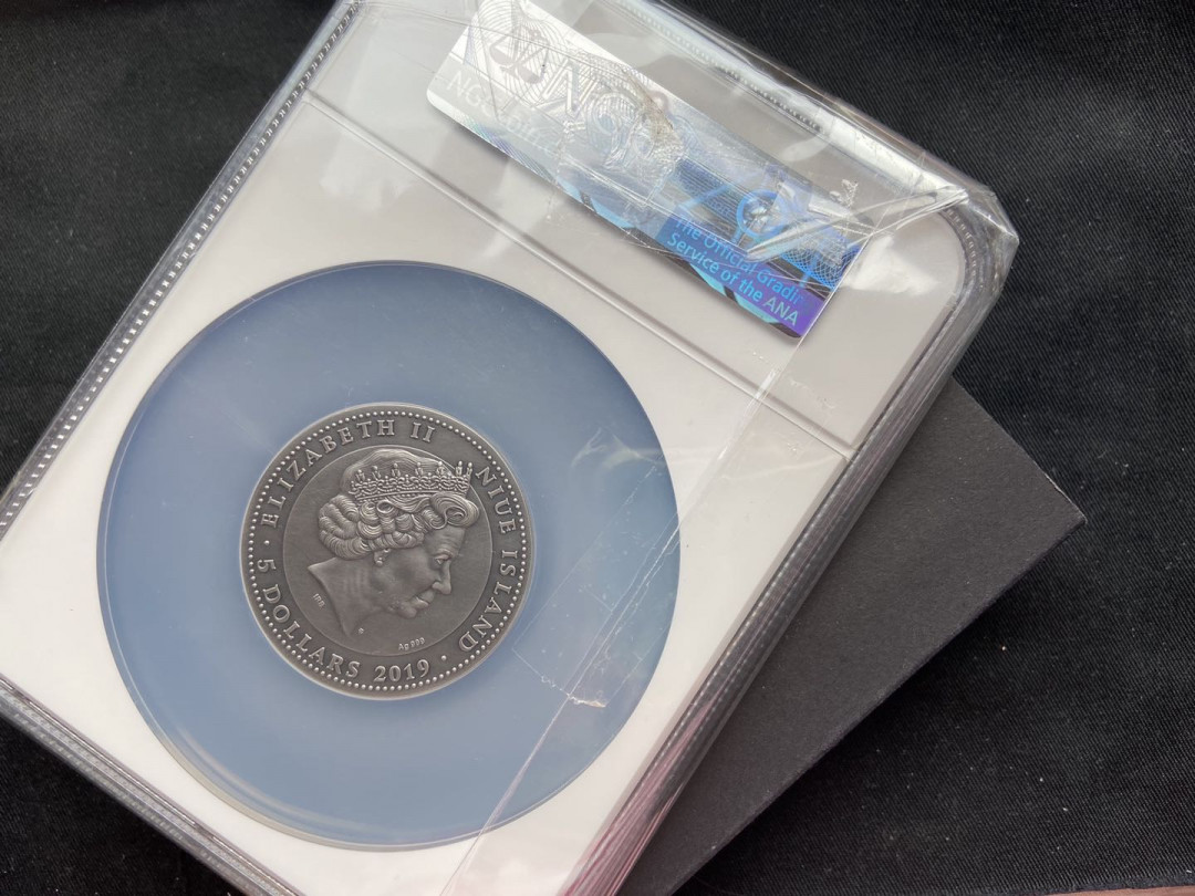 【币观天下】第114期钱币拍卖 【纽埃】纽埃高浮雕系列镀金银币-威尼斯面具【蓝标ngc70】