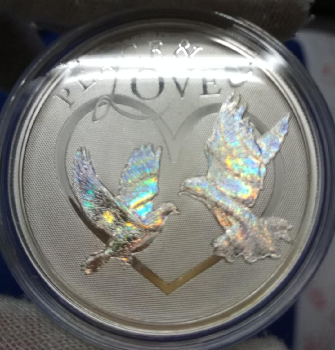 【币观天下】第114期钱币拍卖 托克劳2012年5新西兰元，“和平与爱-心形鸽子”激光全息幻彩 浮雕精制纪念银币