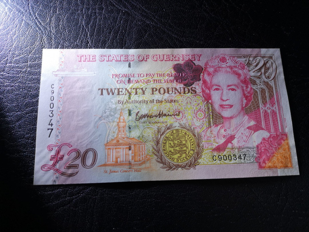《外钞收藏家》第八十一期拍卖 根西 20镑 艳丽红色 全新unc