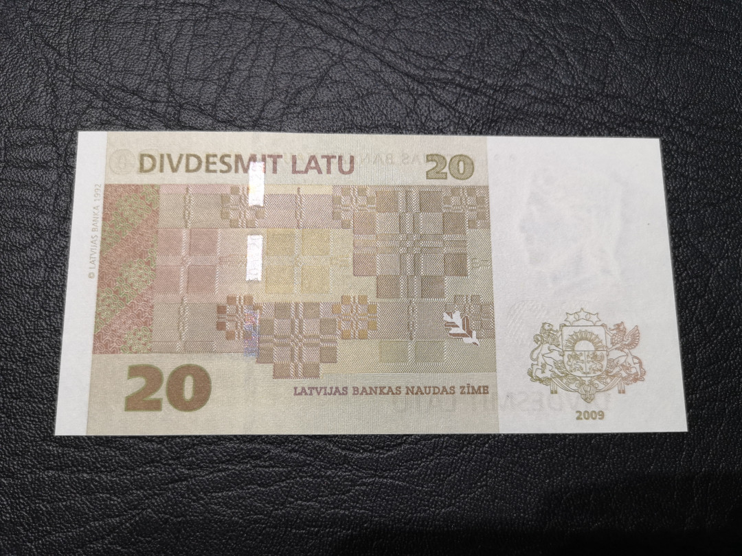 《外钞收藏家》第八十一期拍卖 拉脱维亚2009年20  A冠 非常精美的小票 全新unc