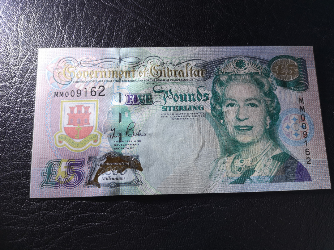 《外钞收藏家》第八十一期拍卖 直布罗陀5镑 千位号 全新unc