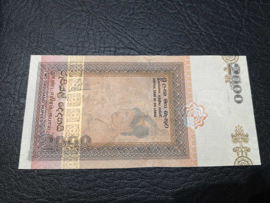 《外钞收藏家》第八十一期拍卖 斯里兰卡2006年2000卢比  荧光非常漂亮  全新unc