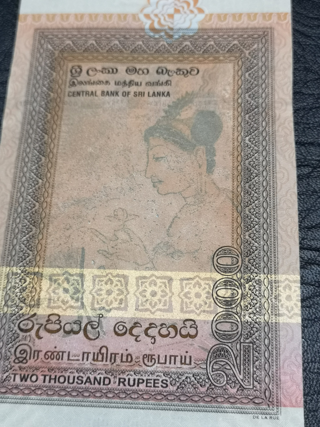 《外钞收藏家》第八十一期拍卖 斯里兰卡2006年2000卢比  荧光非常漂亮  全新unc