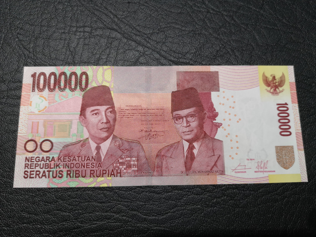 《外钞收藏家》第八十一期拍卖 2014年印尼100000卢比  全新unc