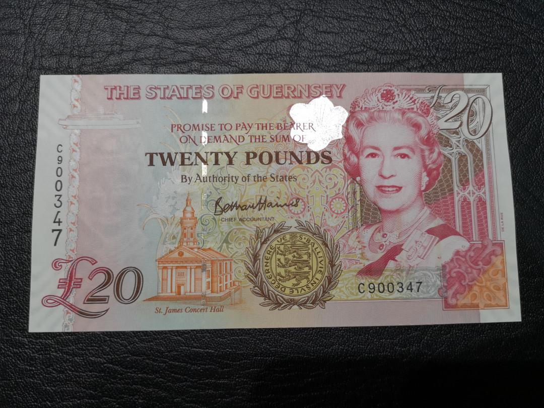 《外钞收藏家》第八十一期拍卖 根西 20镑 艳丽红色 全新unc