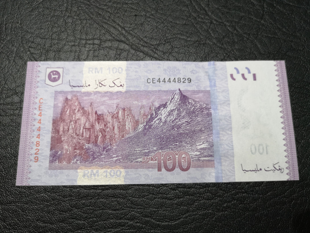 《外钞收藏家》第八十一期拍卖 马来西亚流通版100林吉特  全新unc 