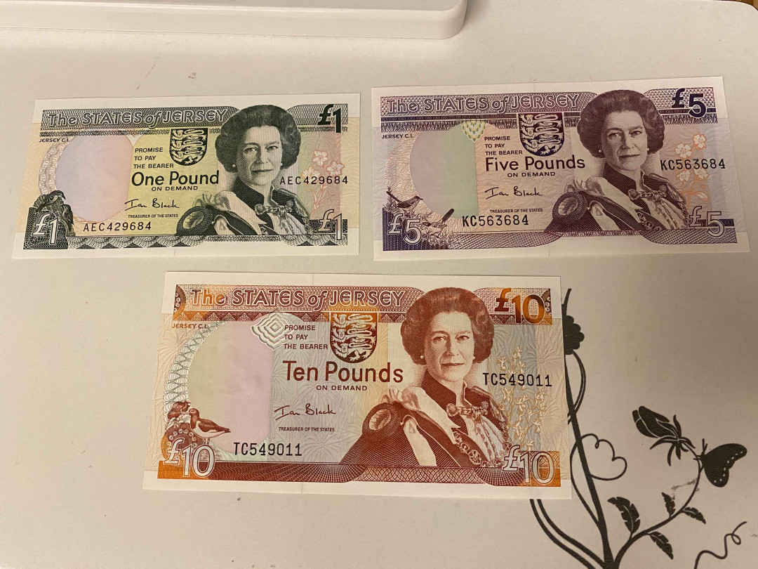 【收藏联盟】第155期拍卖——日本的释迦摩尼（共45拍） 【一组3张】泽西 2000年1-5-10镑 全新UNC女王纸币