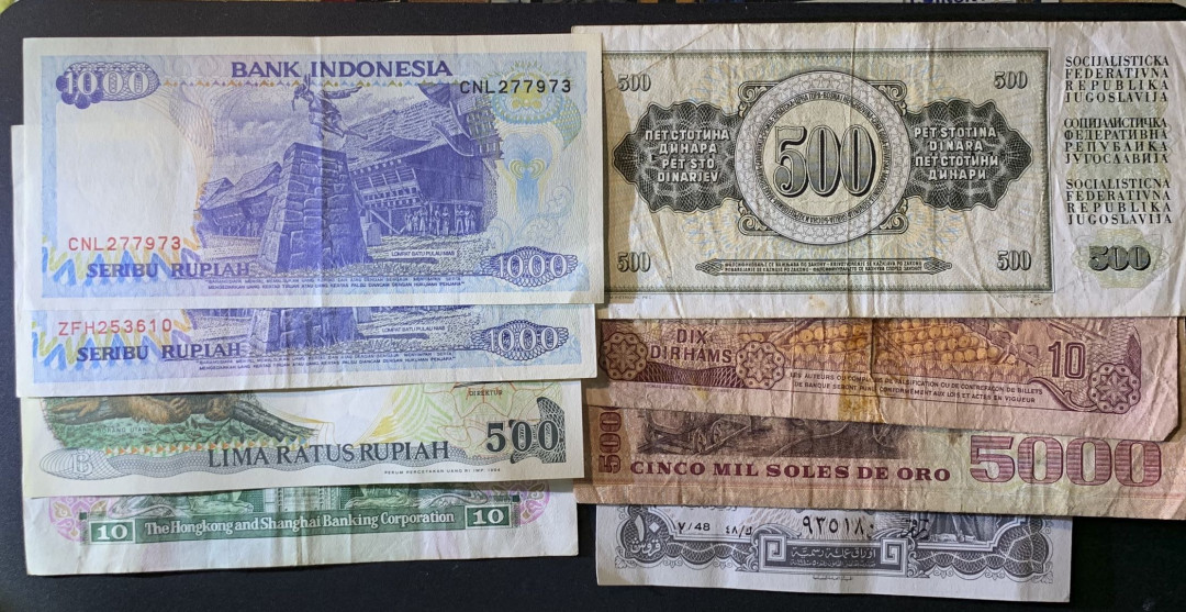 紫瑗钱币——微拍第89期—纸币场 外国钱币 8枚一组 流通品