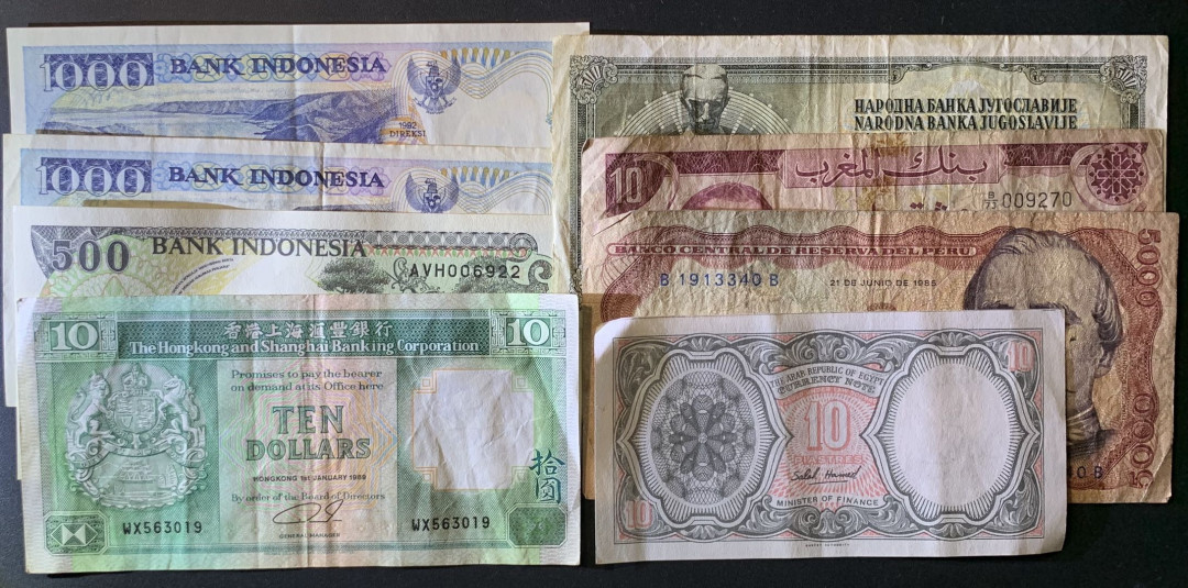 紫瑗钱币——微拍第89期—纸币场 外国钱币 8枚一组 流通品